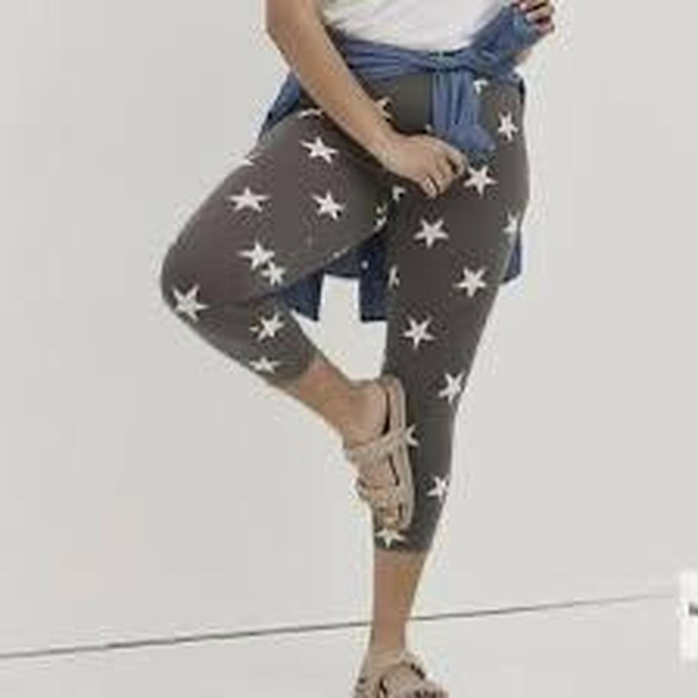 Torrid Simple Stars Cropped High Rise Stretch Leggings